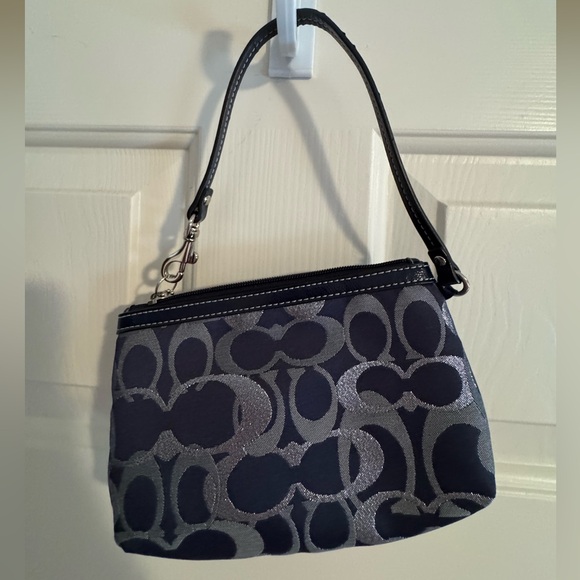 💙🩶Coach Signature Pattern Navy & Silver Wristlet. Leather trim, Silver Hardware. - Picture 3 of 9